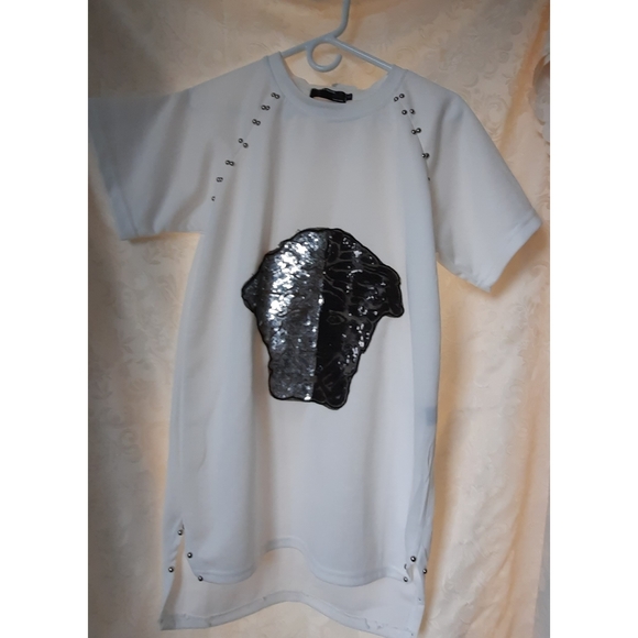 Black & white shirt with artwork - Picture 3 of 3